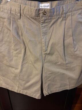 Knightsbridge Khaki Men’s Classic Pleated Shorts